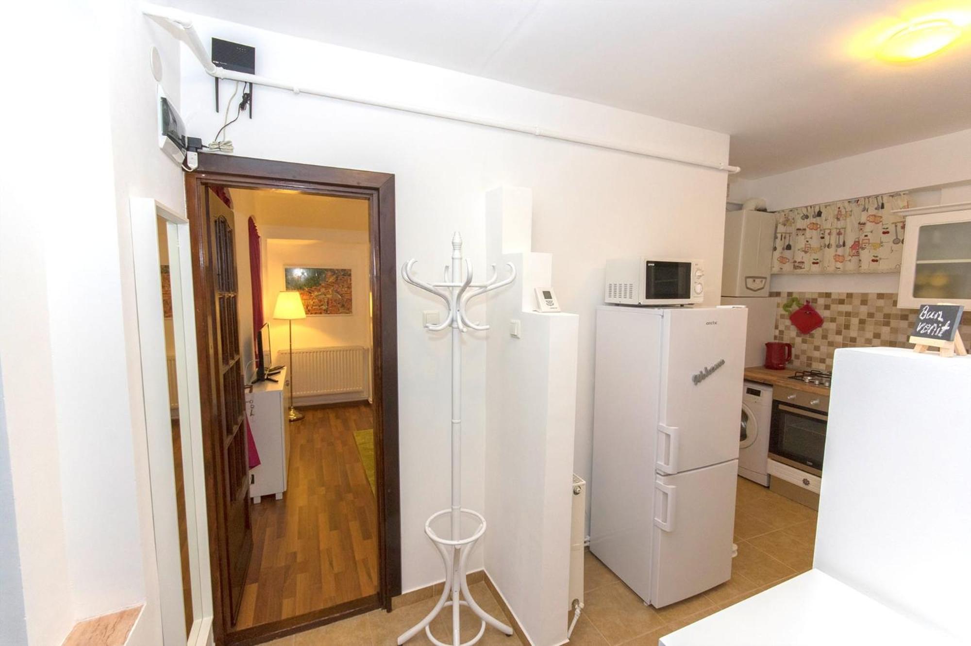 John With Parking Option Apartment *