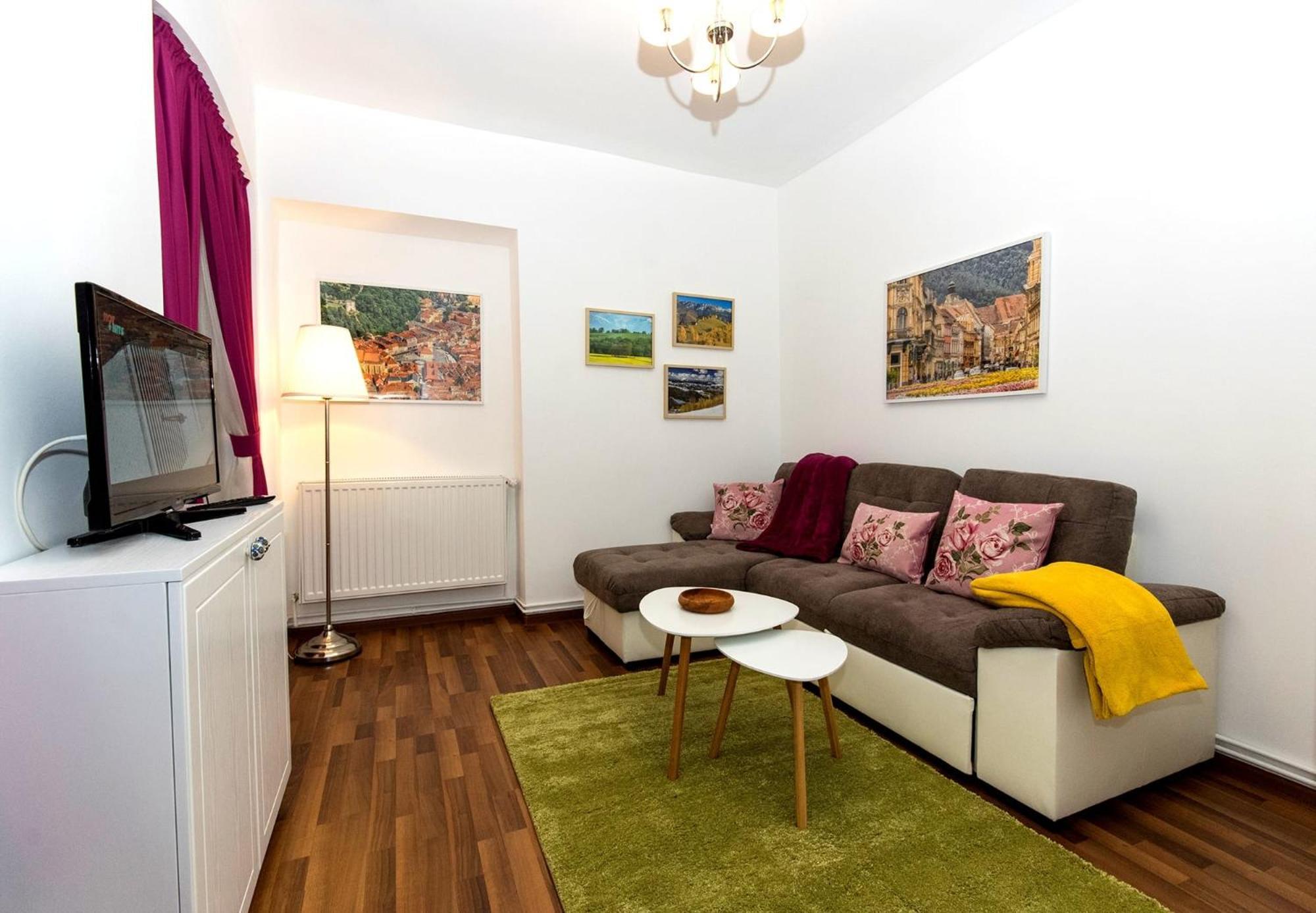 John With Parking Option Apartment Brasov