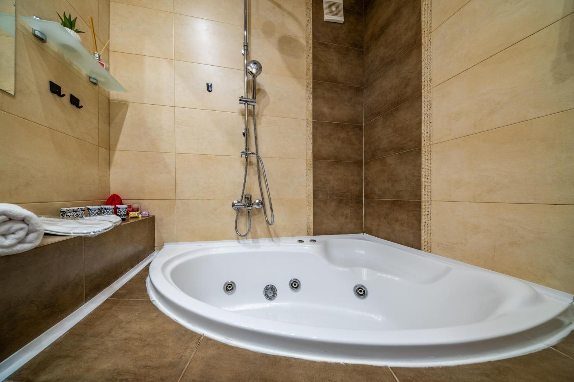 John With Parking Option Apartment Brasov
